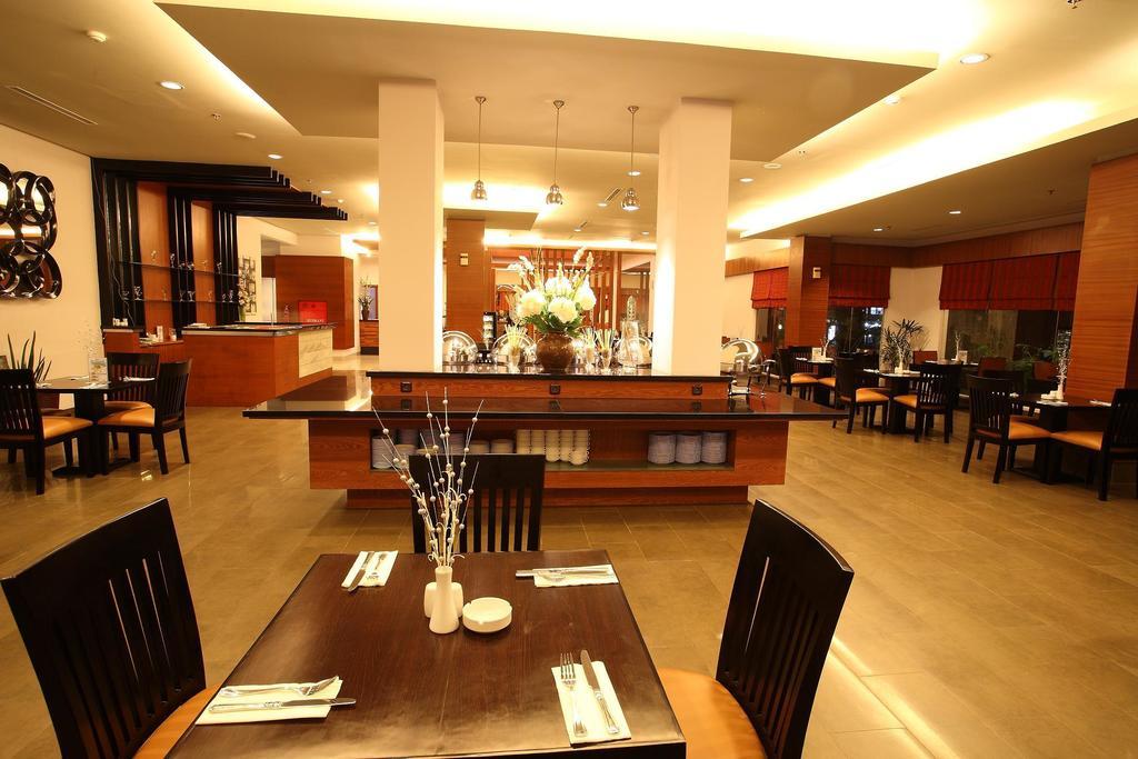 Aston Tanjung City Hotel Exterior foto