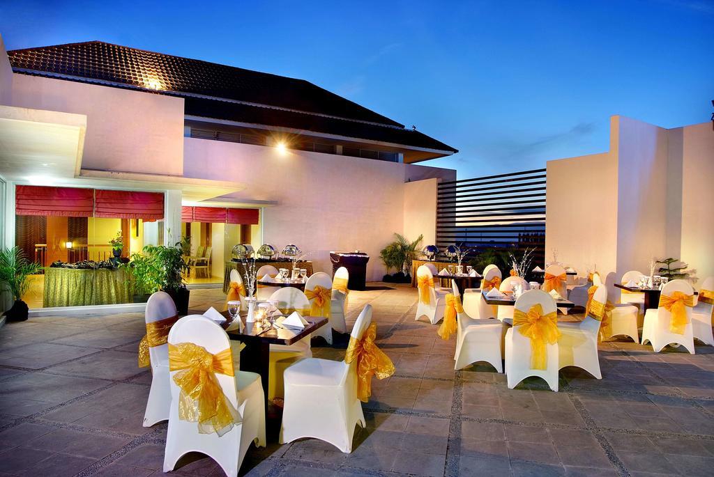 Aston Tanjung City Hotel Exterior foto