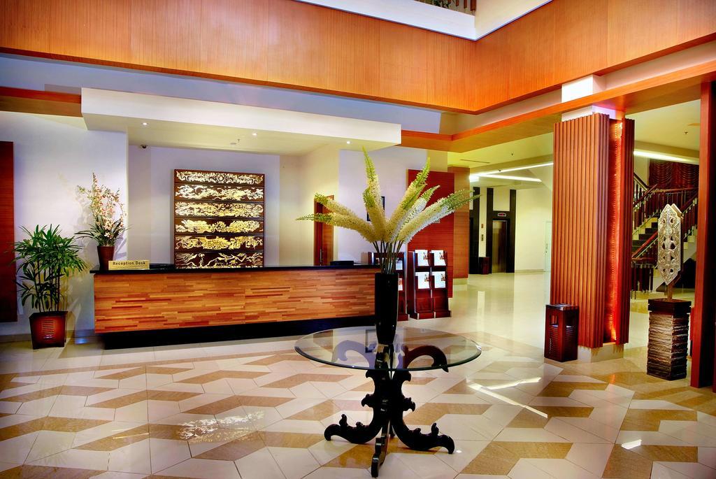Aston Tanjung City Hotel Exterior foto