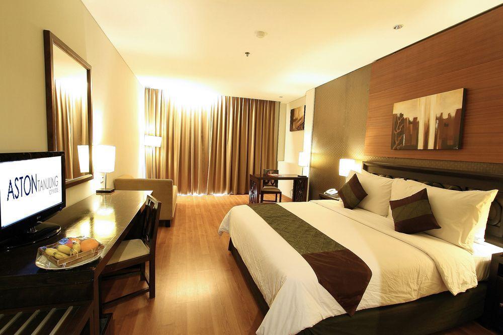 Aston Tanjung City Hotel Exterior foto