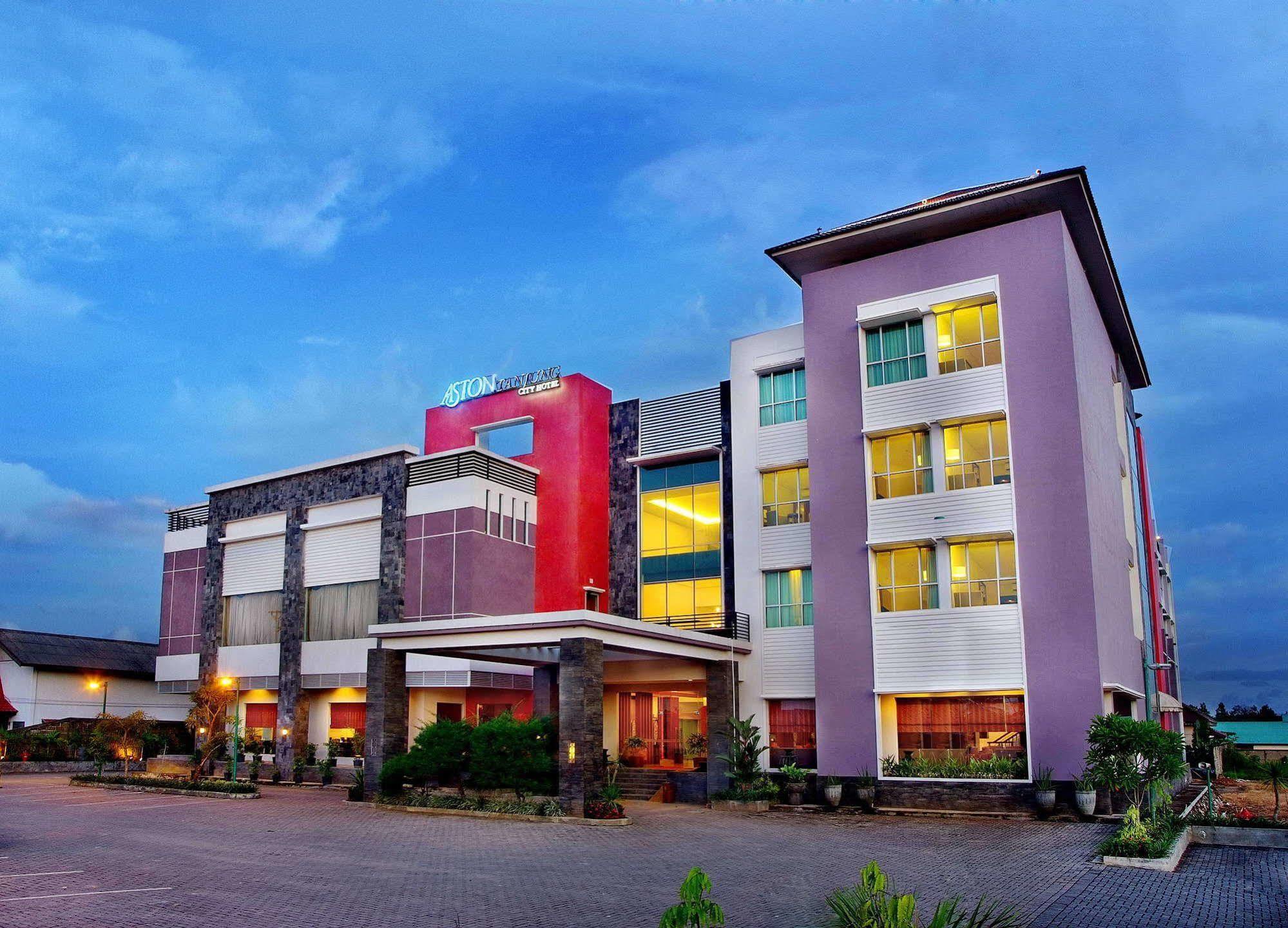 Aston Tanjung City Hotel Exterior foto