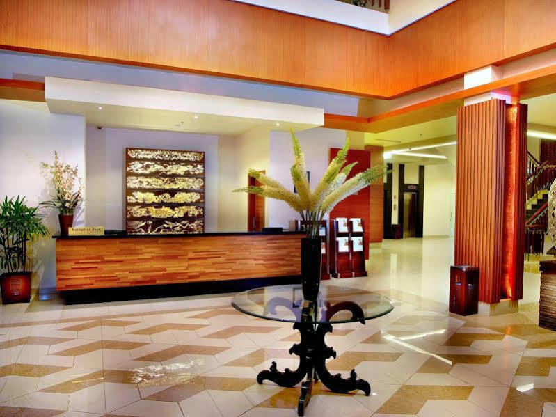 Aston Tanjung City Hotel Exterior foto
